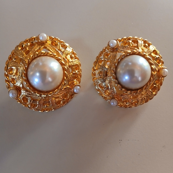 Ivanka Trump BUNDLE Paisley V Neck Top & Beautiful Faux Mabe Pearl Clip Earrings - Picture 8 of 12